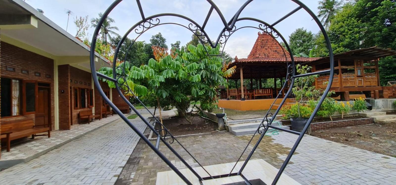 Anugrah Borobudur Magelang Exterior foto